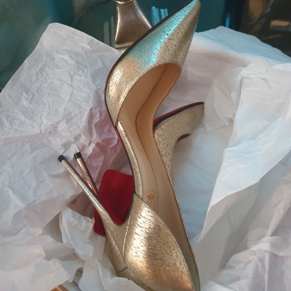 Christian Louboutin - Picture 5 of 8